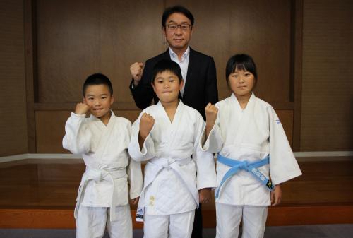 ５月に開催された「第４０回大分県少年柔道錬成大会」の結果、塩力丸選手（堅徳小３年）、山本海志選手（千怒小３年）、塩南月選手（堅徳小５年）の３名が７月６日、７日に福岡県で開催される九州大会に出場します