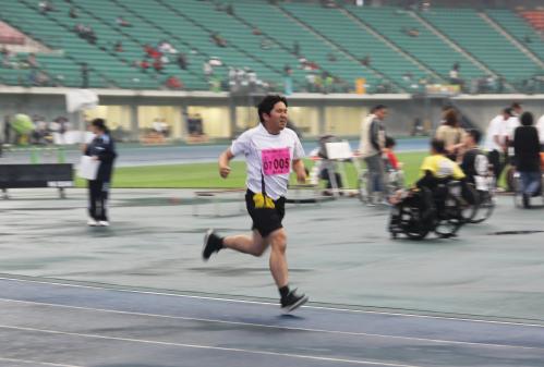 ６月２日、昭和電工ドーム大分にて、第１４回大分県障がい者スポーツ大会が開催され、陸上競技に４名が出場しました