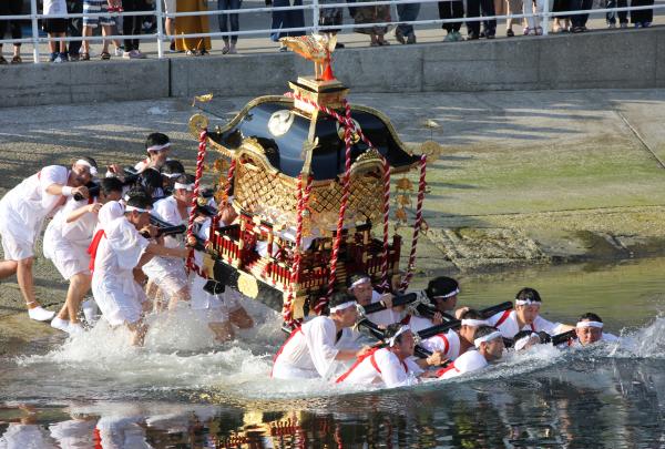７月６日・７日の２日間にかけて保戸島で伝統ある「保戸島夏祭り」が行われました