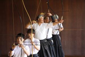 弓道競技男子の様子です