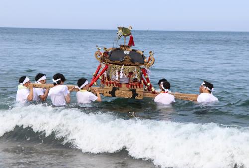 ７月２７・２８日の２日間、四浦の高浜地区で「高浜夏祭り」が行われました