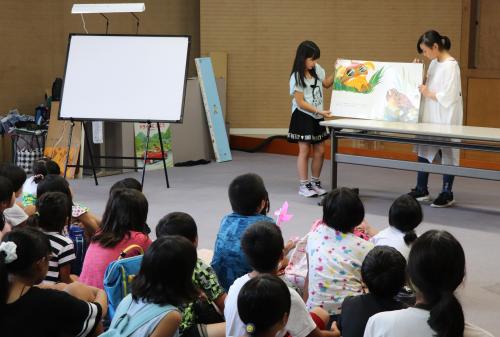 ７月３０日、市民図書館で２３回目となる「図書館まつり」が開催されました