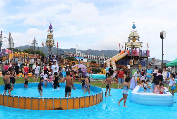 ８月１０・１１日の２日間限定で、つくみん公園がウォーターパークに変わって、普段と違った形で遊べるイベントが開催されました