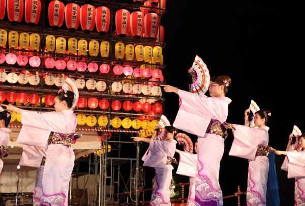 ８月２５日、「第５６回津久見扇子踊り大会」が開催されました