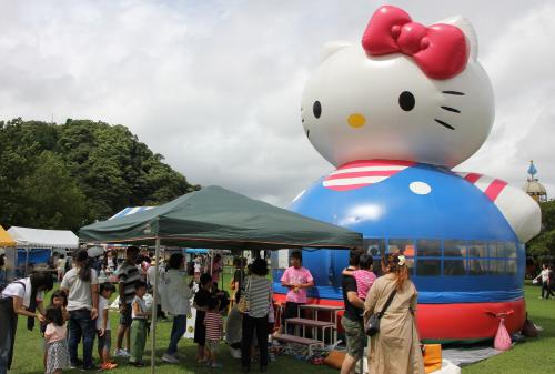 イベントでは、津久見産本まぐろ「豊後まぐろヨコヅーナ」の解体ショーや即売会を始め、多くのステージイベントや各店舗で、会場は盛り上がりを見せました