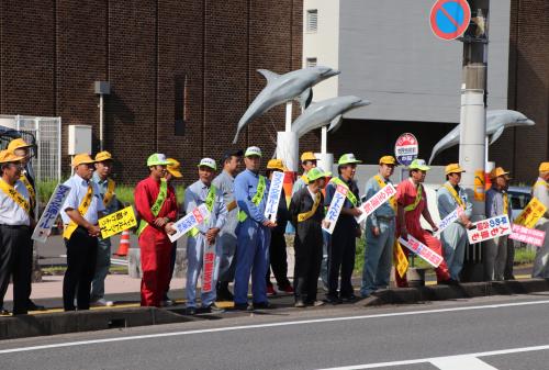 ９月２５日、交通安全功労者等の表彰や交通安全標語コンクールの表彰を行う「津久見市交通安全大会」が市民会館で開催されました