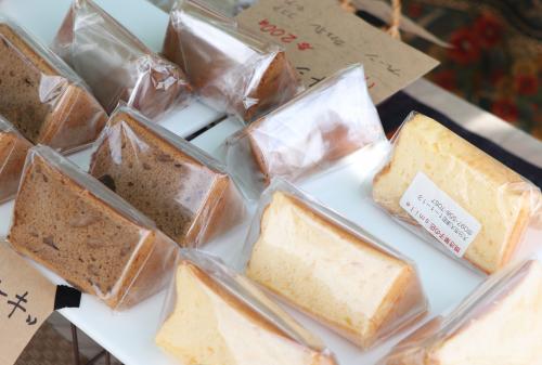 美味しそうなケーキが並んでいます
