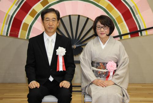産業経済功労の小代一幸さんの代理出席の小代純子さんです