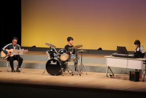 保戸島小学校の演奏会の様子です