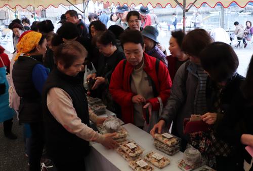 このイベントは、保戸島の島民の方や津久見市、津久見市観光協会、大分県中部振興局等の関係者が集まり開かれる「保戸島わくわく会議」の中で決定、準備をしてきたイベントです