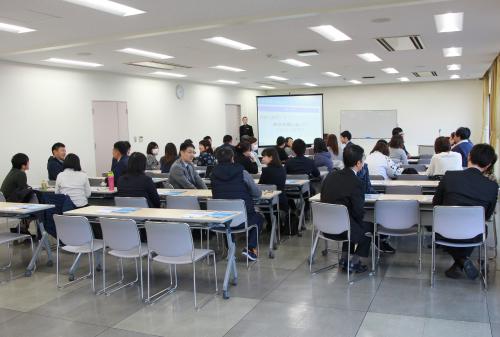 外国の文化に対する考え方や上手なコミュニケーション方法について、言葉だけではなく、態度や表情、声のトーン、ボディーランゲージなどを意識して伝えることの大切さを学びました