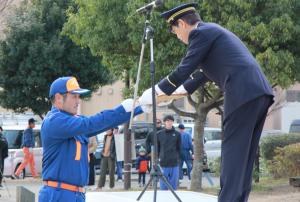 長年にわたり消防団を務めた団員に対し表彰状や感謝状が贈呈されました