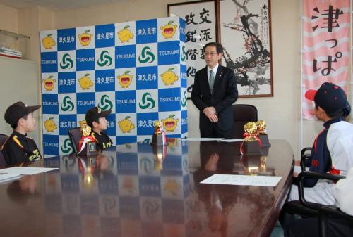 ４人は、中学生になっても野球を続ける予定で「将来は甲子園に出場します。」と力強く話してくれました
