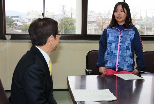 ２月７日、市役所を訪れ、全国大会への決意表明があり、川野市長が激励の言葉を述べました