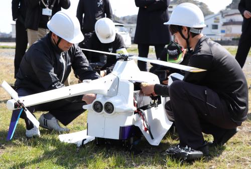 ３月１９日、市内の拠点から無垢島に向けて、一般用医薬品やヘルスケア用品をドローンで配送する実証実験が行われました