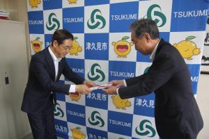 商工会議所、協力金を贈呈２