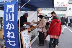 第4回つくみ軽トラ市の様子です