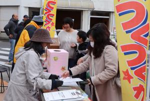 第4回つくみ軽トラ市の様子です