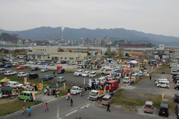 第2回つくみ軽トラ市の様子です