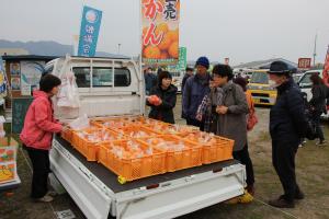 第2回つくみ軽トラ市の様子です