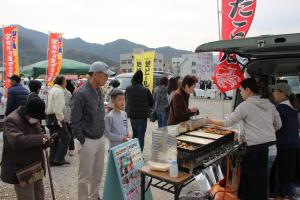 第2回つくみ軽トラ市の様子です