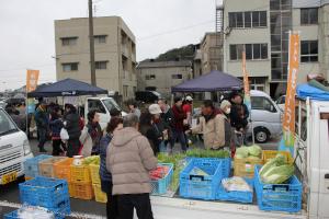 第1回つくみ軽トラ市の様子です