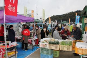 第1回つくみ軽トラ市の様子です