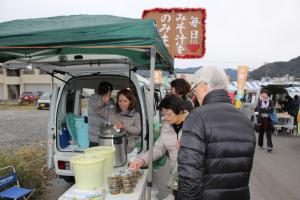 第1回つくみ軽トラ市の様子です